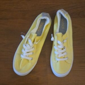Beneker Yellow Canvas Sneakers White Laces w/knots Padded Insoles Size 8 NEW